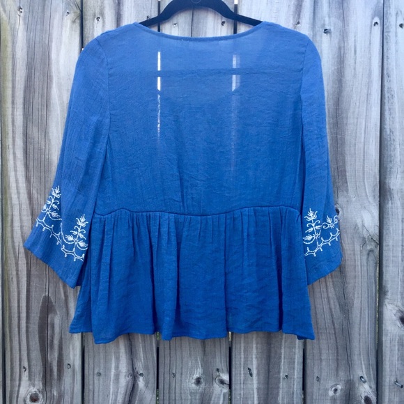 Altar’d State Boho Peasant Shirt Top Blue White Detail Sz. Small - Picture 4 of 5
